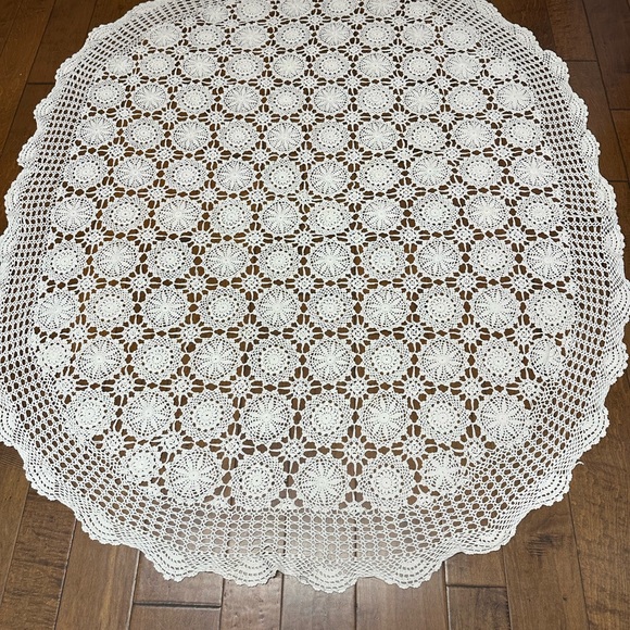Other - Vintage Ivory Hand Crochet Oval Tablecloth